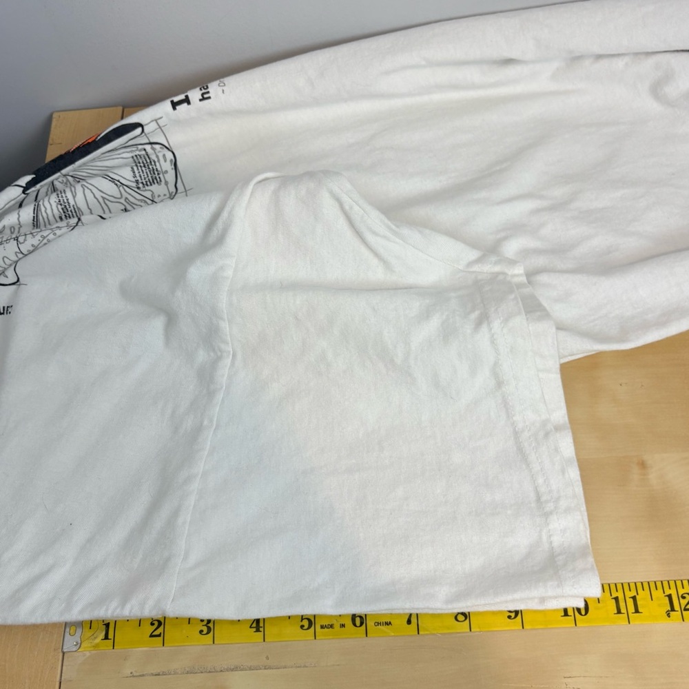 Hanes Hefty 2004 Graphic T-Shirt Art and Logic with Orange Butterfly Print - Picture 10 of 10